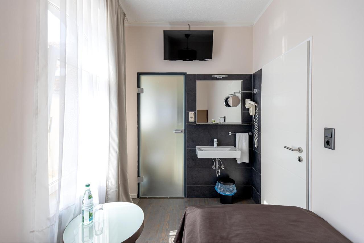 Hotel Garni " Am Domplatz" Erfurt Bagian luar foto