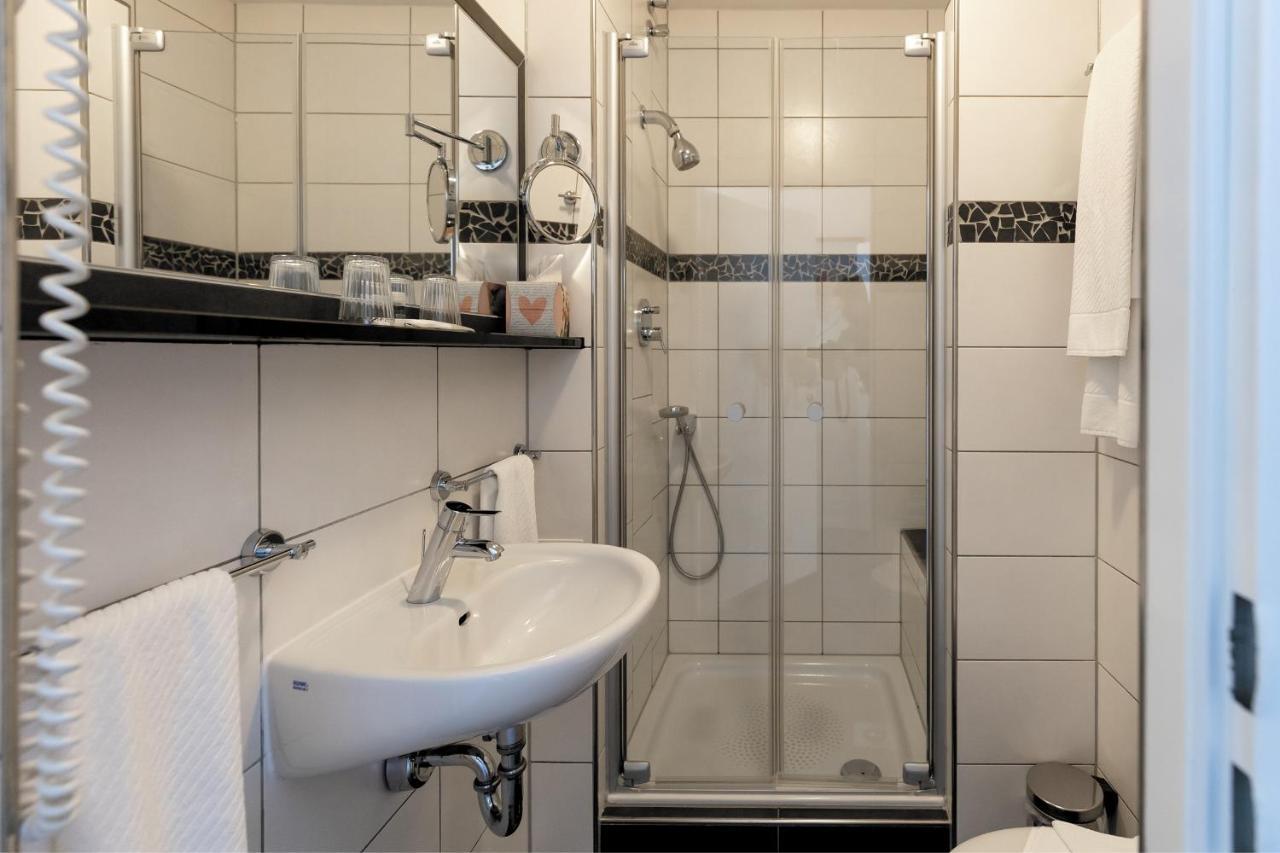 Hotel Garni " Am Domplatz" Erfurt Bagian luar foto