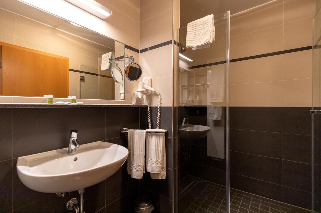 Hotel Garni " Am Domplatz" Erfurt Bagian luar foto