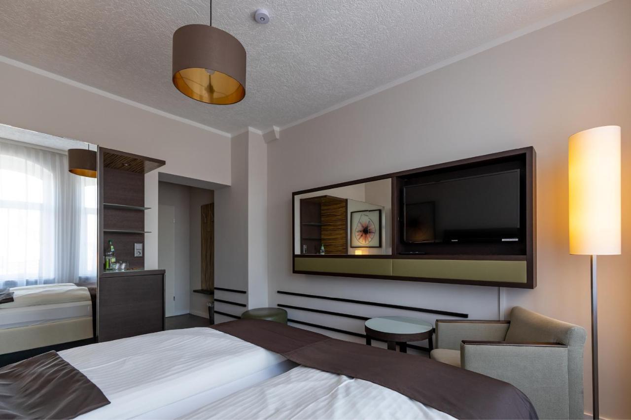 Hotel Garni " Am Domplatz" Erfurt Bagian luar foto