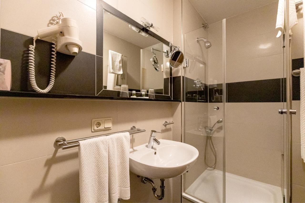 Hotel Garni " Am Domplatz" Erfurt Bagian luar foto