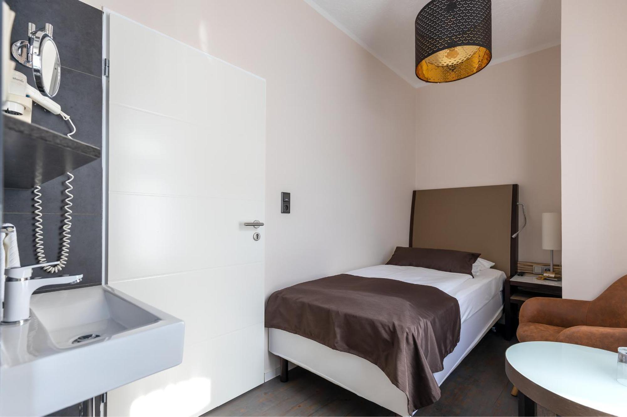 Hotel Garni " Am Domplatz" Erfurt Bagian luar foto